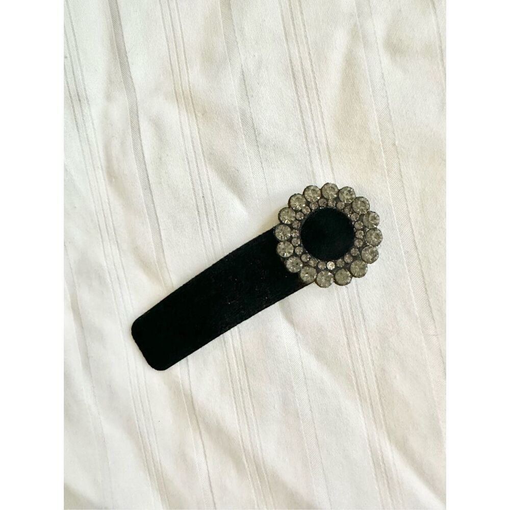 Round gunmetal rhinestone color and black velvet hair clip